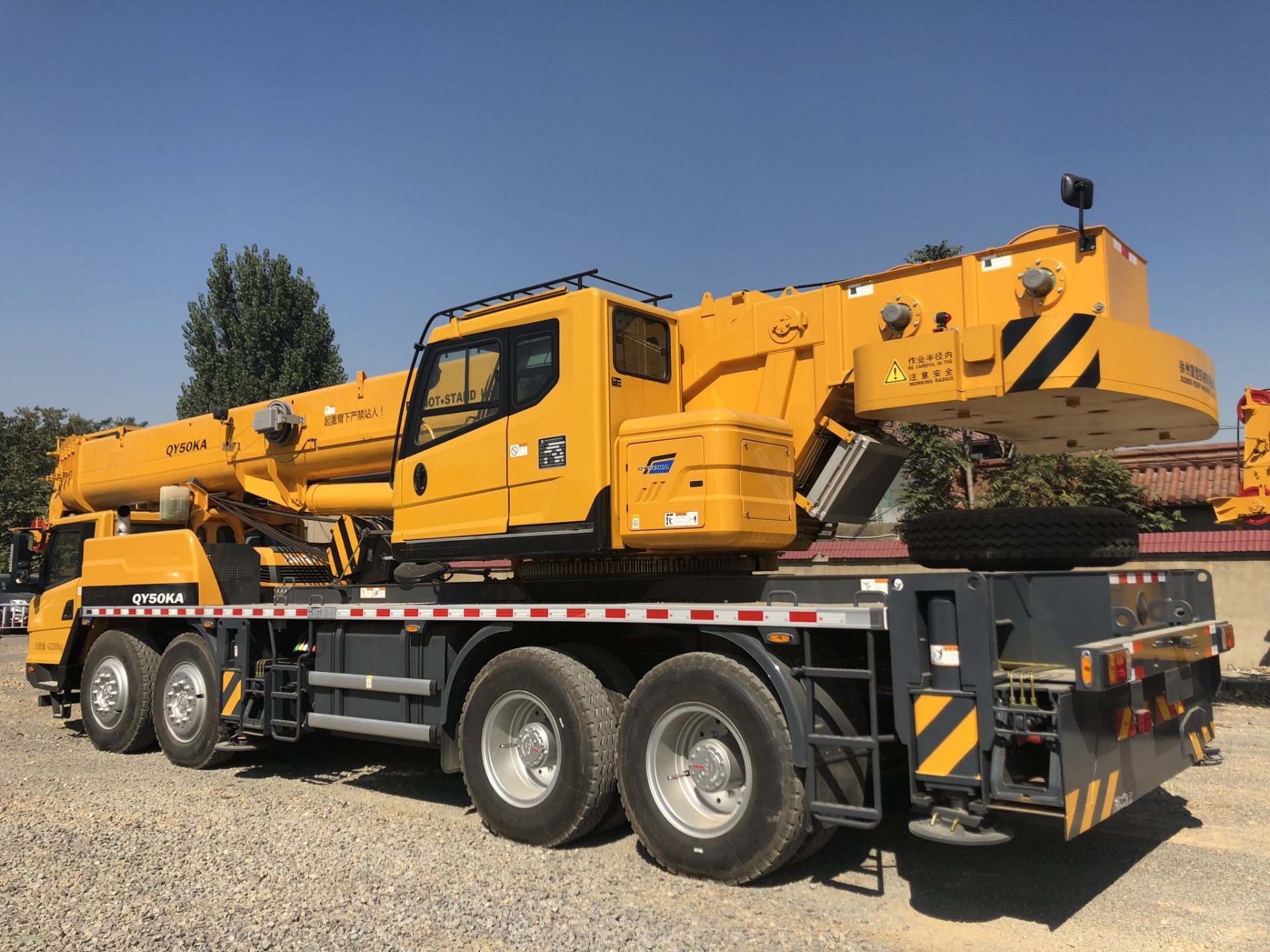 China 
                Gruas de caminhões para venda caminhão basculante com grua auto contido Caminhão Guindaste Qy50KA
             fornecedor