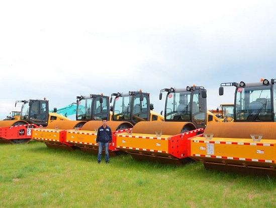 
                13ton 탠덤 더블 드럼 로드 롤러 스트130c-8C
            