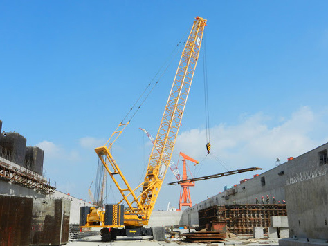 China 
                180ton Motor guindaste de lagartas de gruas de construção Tipos Xgc180
             fornecedor