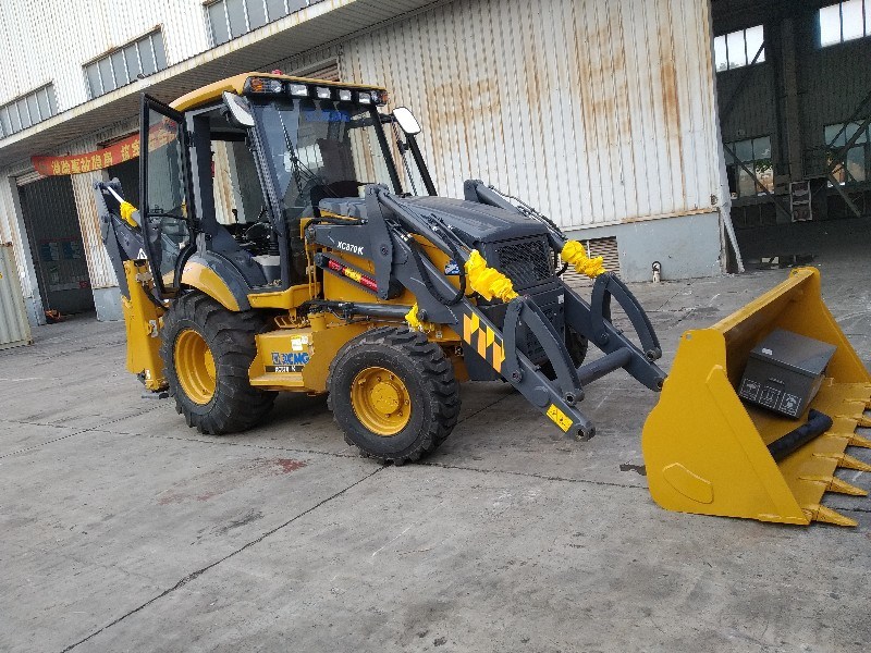 1m3 Mini Backhoe Excavator Xc870K with Cum Mins Engine