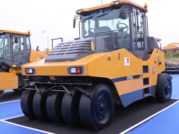 Chine 
                30 tonnes rouleau compacteur pneumatique route XP303
             fournisseur