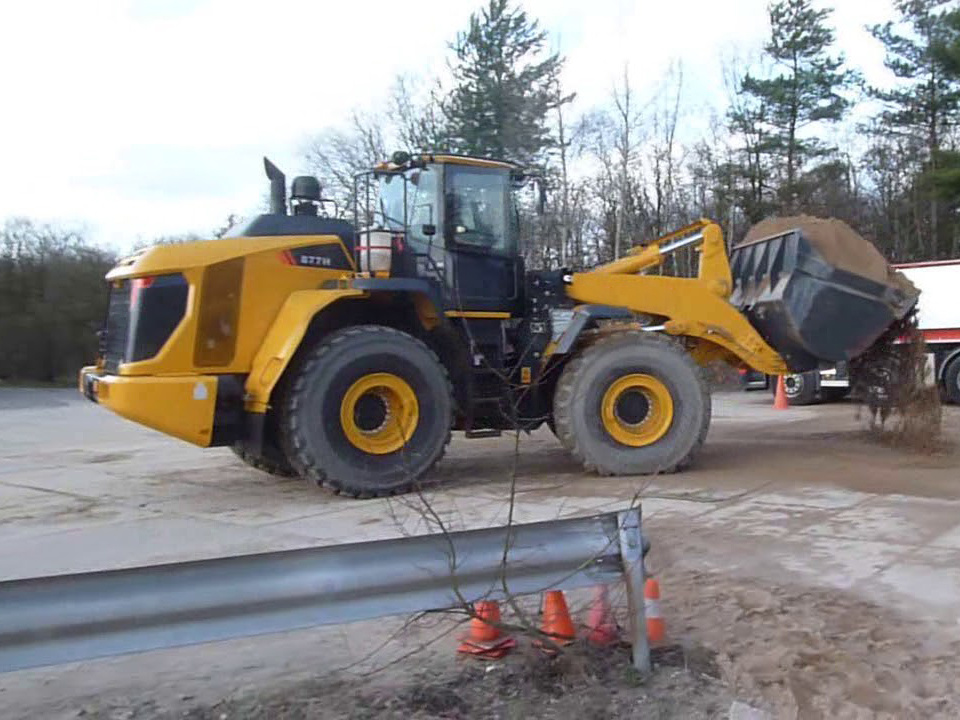 
                7 Ton New Condition Front End Wheel Loader 877h
            