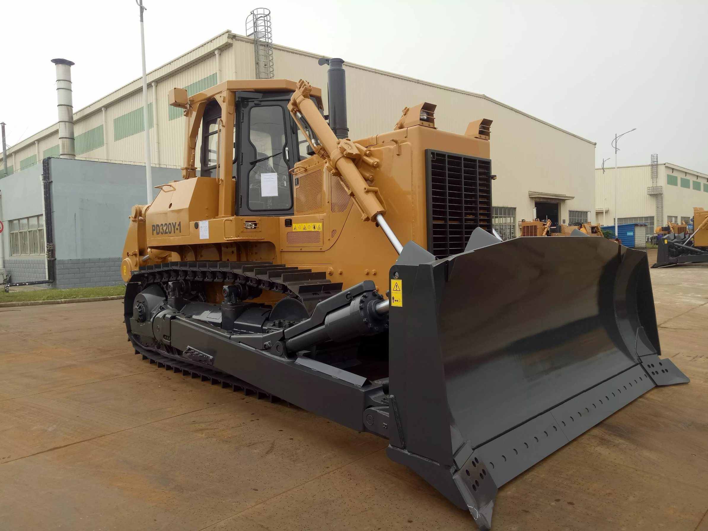 
                Bulldozing and Leveling Construction Site 320HP Bulldozer for Sale
            