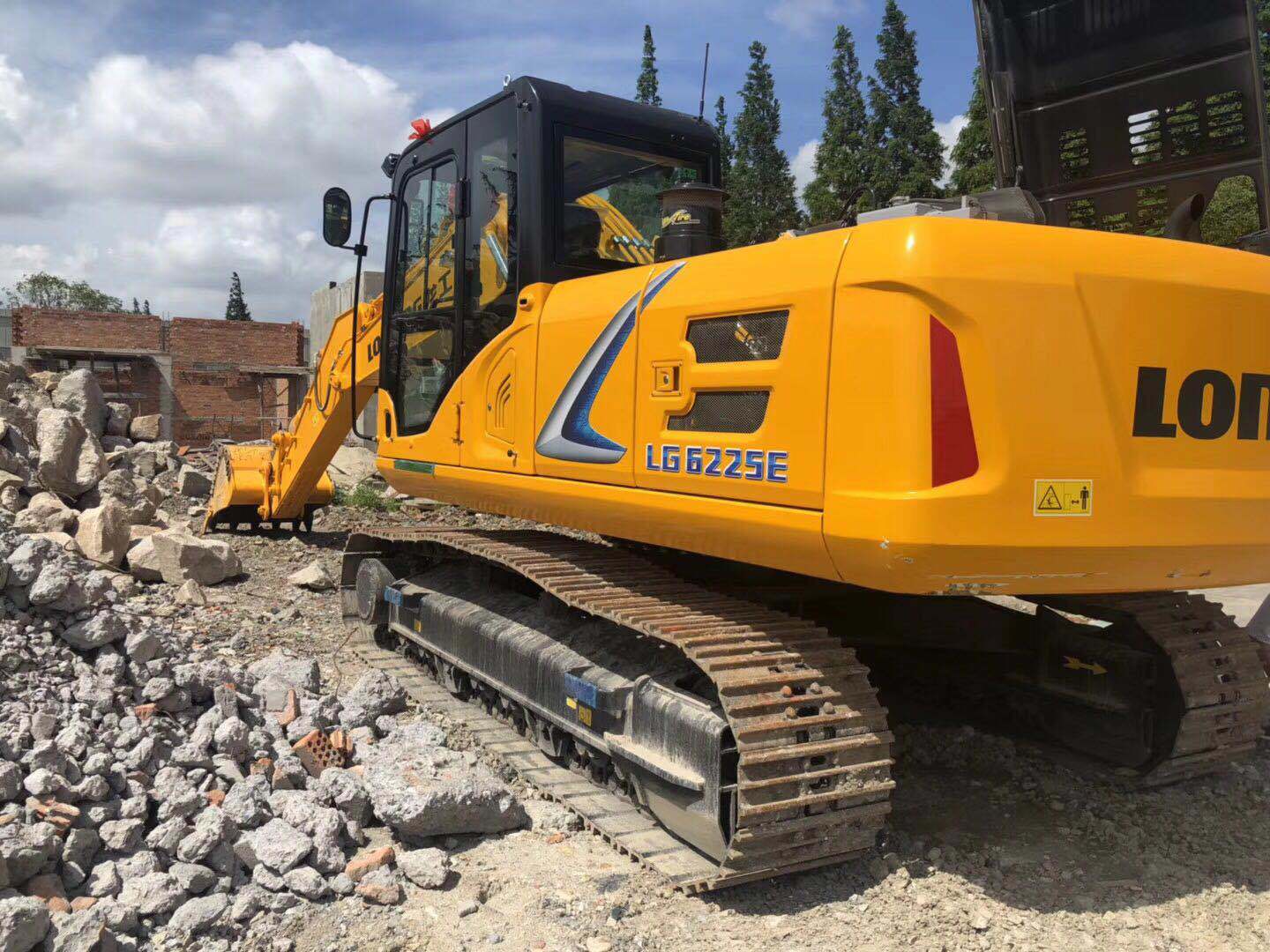 China 22ton Large-Size Crawler Excavator LG6225e