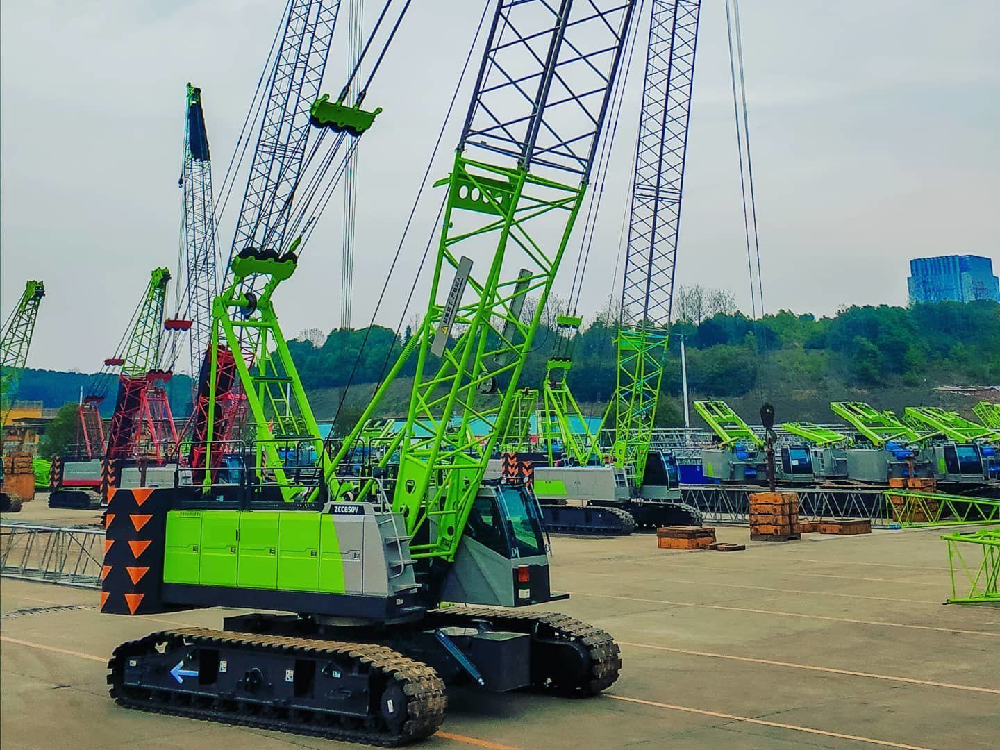 Chine 
                La Chine 55 tonnes de capacité de levage de grue à chenille Zcc550h en stock
             fournisseur