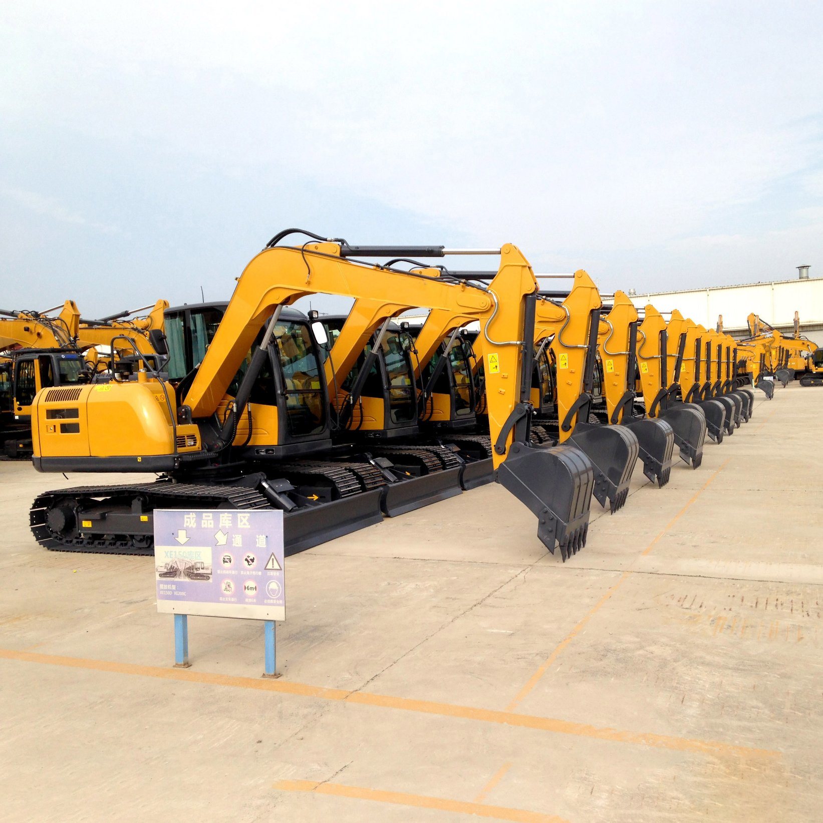 China Digger Machine 7.5 Ton Crawler Excavator Price Xe75D