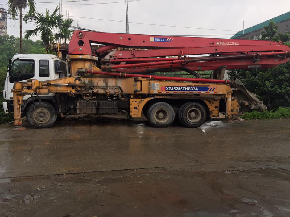 China New 37m Concrete Pump Truck Hb37A