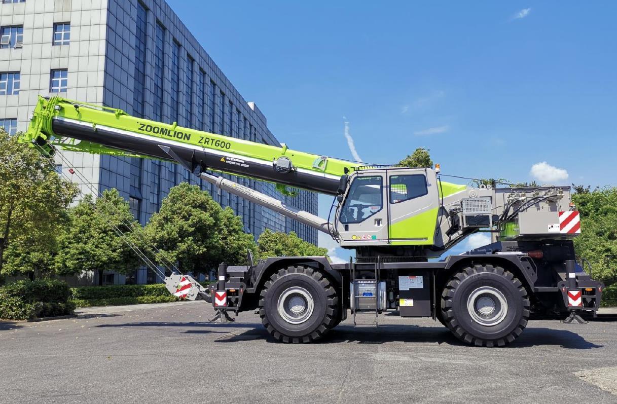 China New 60 Tons Mobile Rough Terrain Crane Zrt600 in Stock