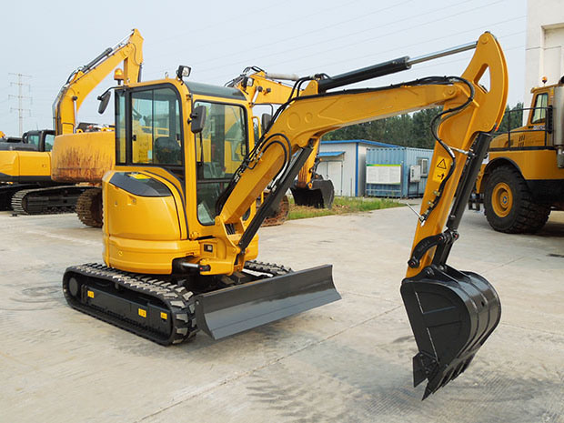 China New Degine Zero Tail Mini Excavator with Spare Parts Cruking Xe35u