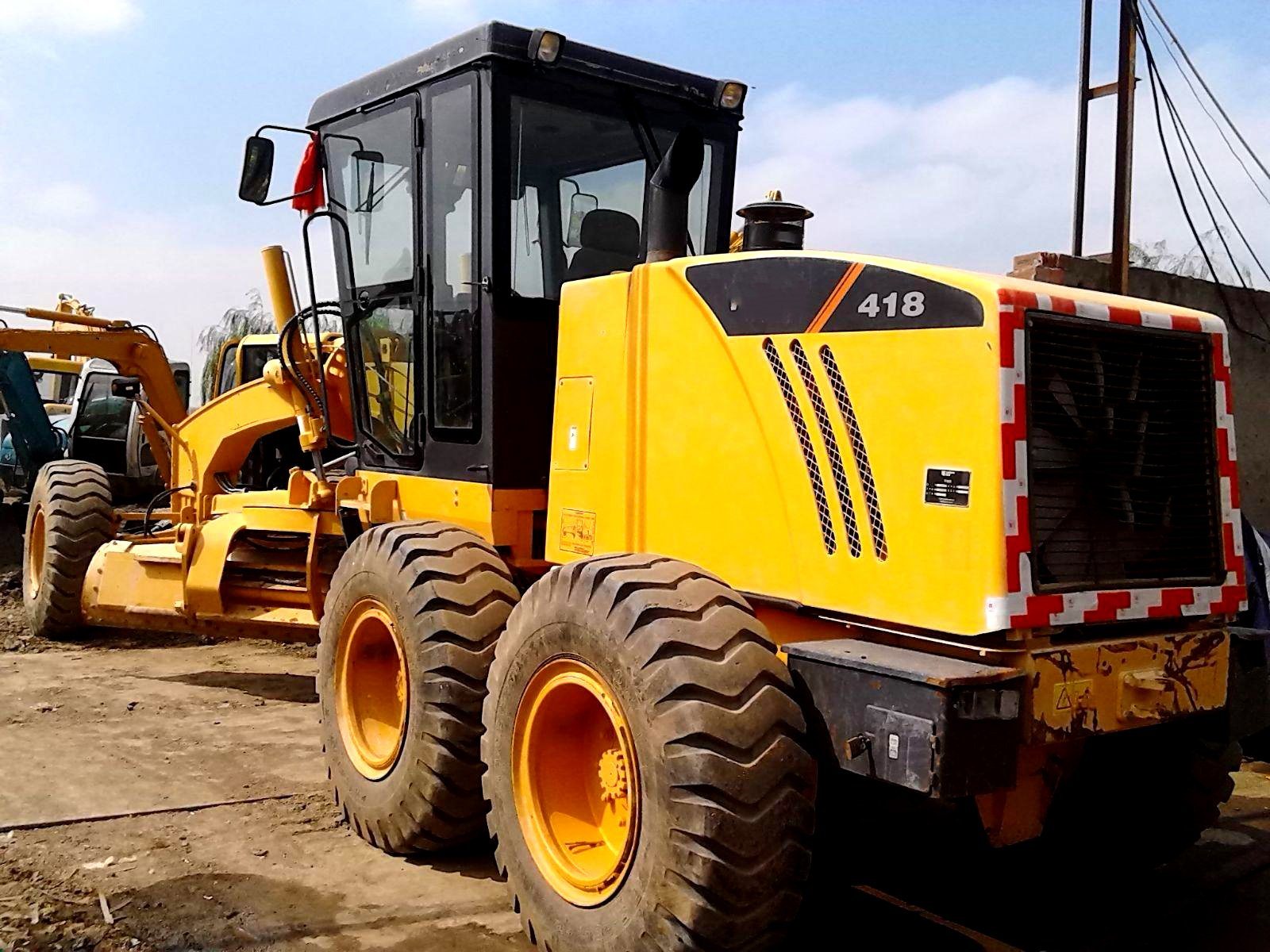 China Top Brand Road Construction Machinery 140HP Motor Grader Clg4140