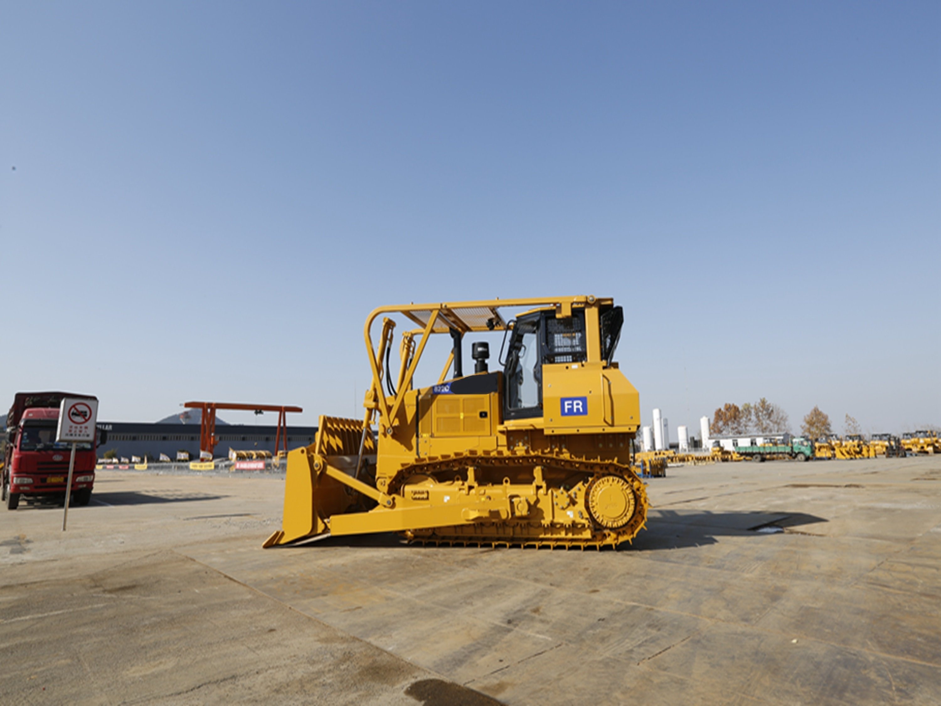 Chinese Brand 24 Ton Crawler Bulldozer Sem822D for Ground Works