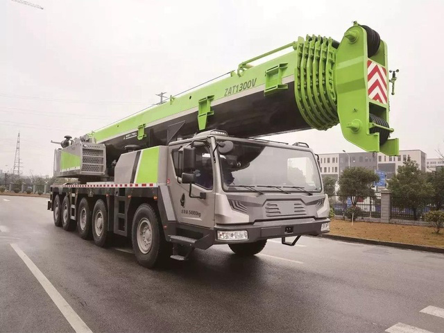 Chinese Famous Brand Zat1300 130 Ton All Terrain Truck Crane
