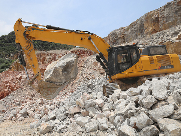 Clg950e China Earthmoving Machine 46.5ton Big Size Excavator for Sale