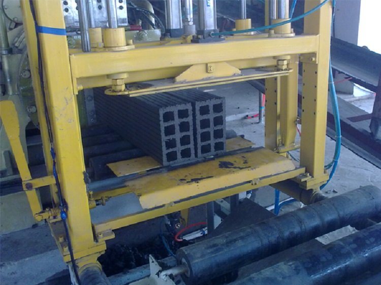 
                Linea di produzione mattone per calcestruzzo Coment macchina per la produzione automatica di mattone
            