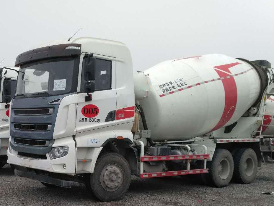 
                Beton 3cbm betoncementmixer vrachtwagen Hhcm3000-B
            