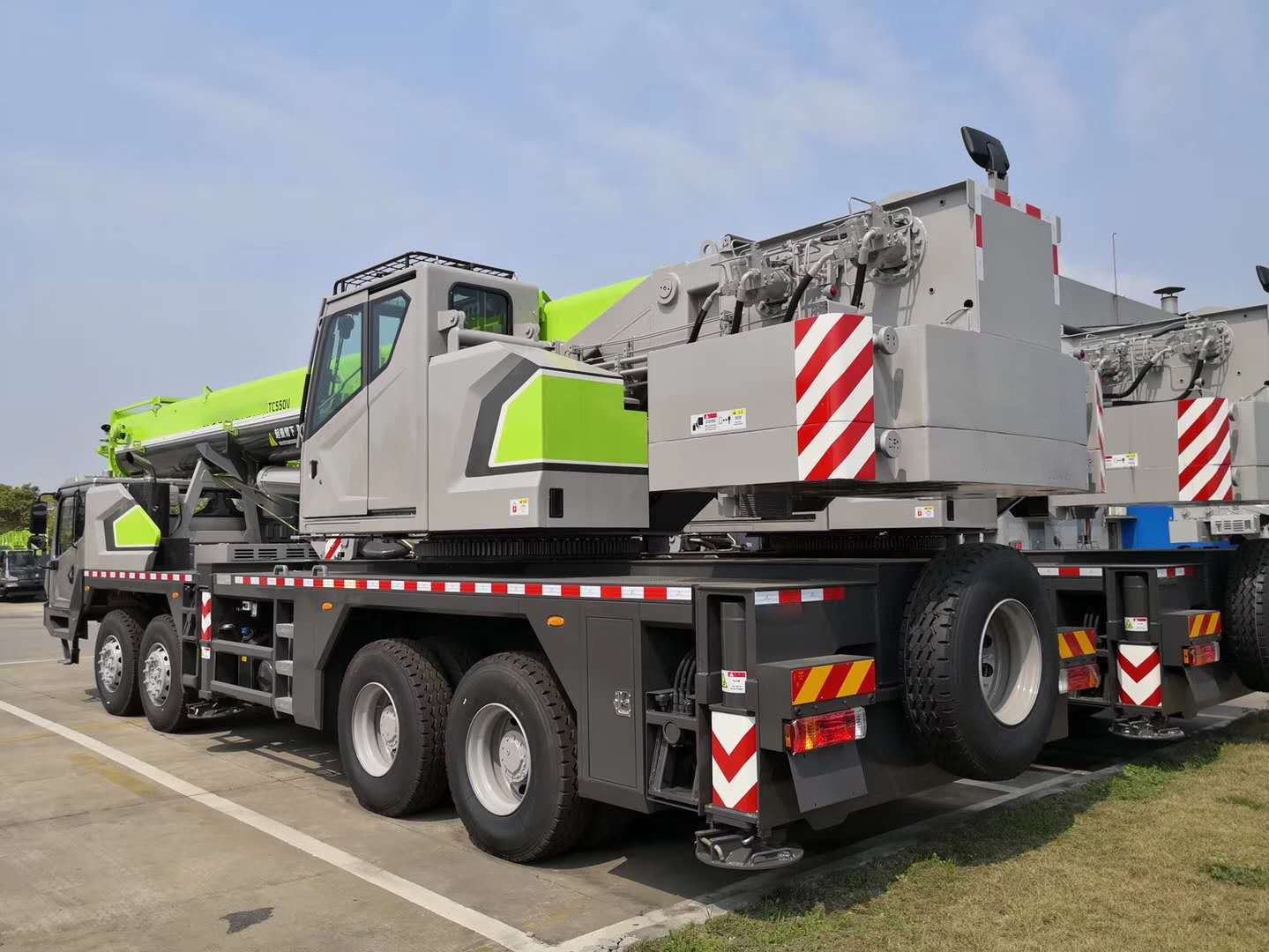 
                Строительное подъемное оборудование Новый грузовой автомобиль грузоподъемностью 55 тонн кран Ztc550V
            