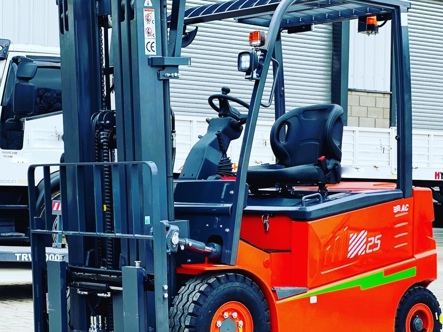 Convenient Operation 2.5 Ton Electric Battery Power Forklift LG25b at a Low Price