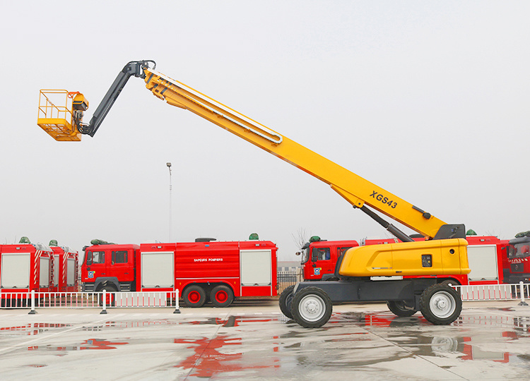 
                Cruking Elevating Work Platform Xgs43 43m Mobile Boom Lifts
            