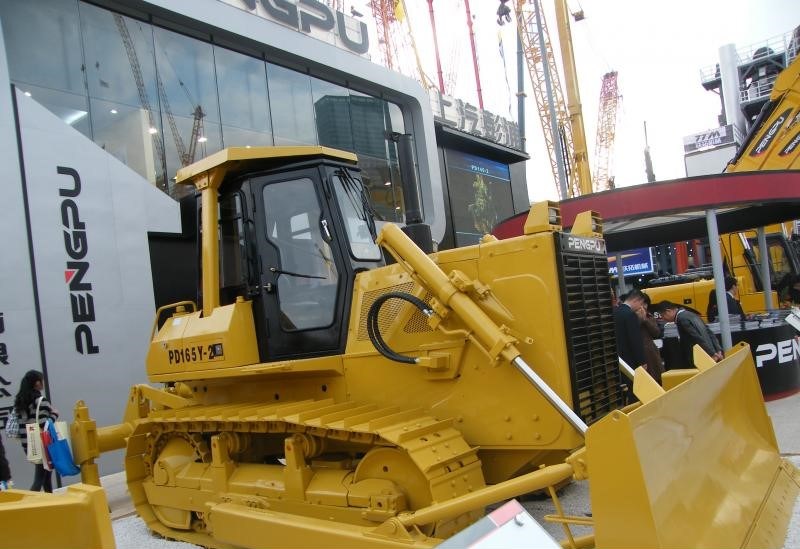 Cruking Famous Brand 160HP Dozer 165HP Crawler Bulldozer Pd165y