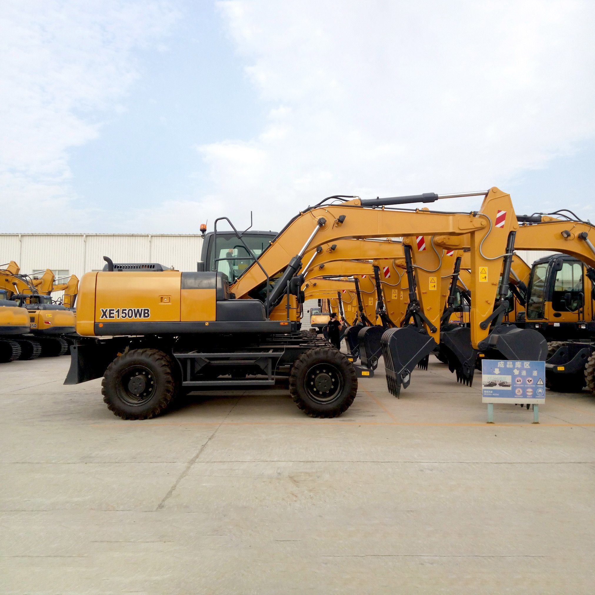 Cruking Wheel Excavator Xe150wb 15ton Excavator for Sale