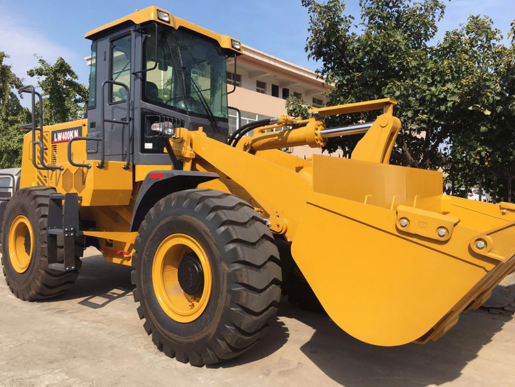 Famous Brands in China 4t Mini Wheel Loader Lw400fv with 2.4cbm Bucket Hot for Sale