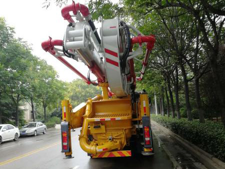 Good Quality Truck Mounted Concrete Mixer Pump Hb52K with Diesel Engine