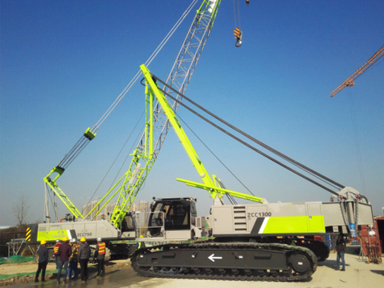 
                Zware hijskranen Zoomlion 180 ton Crawler Crane Zcc1800h met Lattice-giek van 80 m.
            