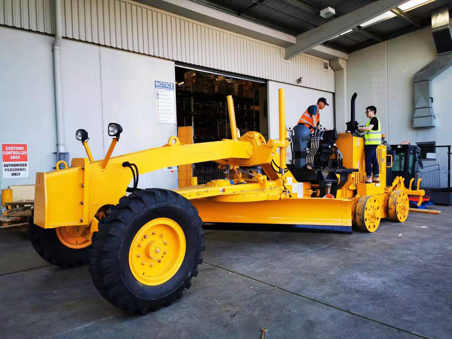 
                Zeer efficiënte Shantuis 140PK Motor Grader Sg14 met gratis reserve Onderdelen
            