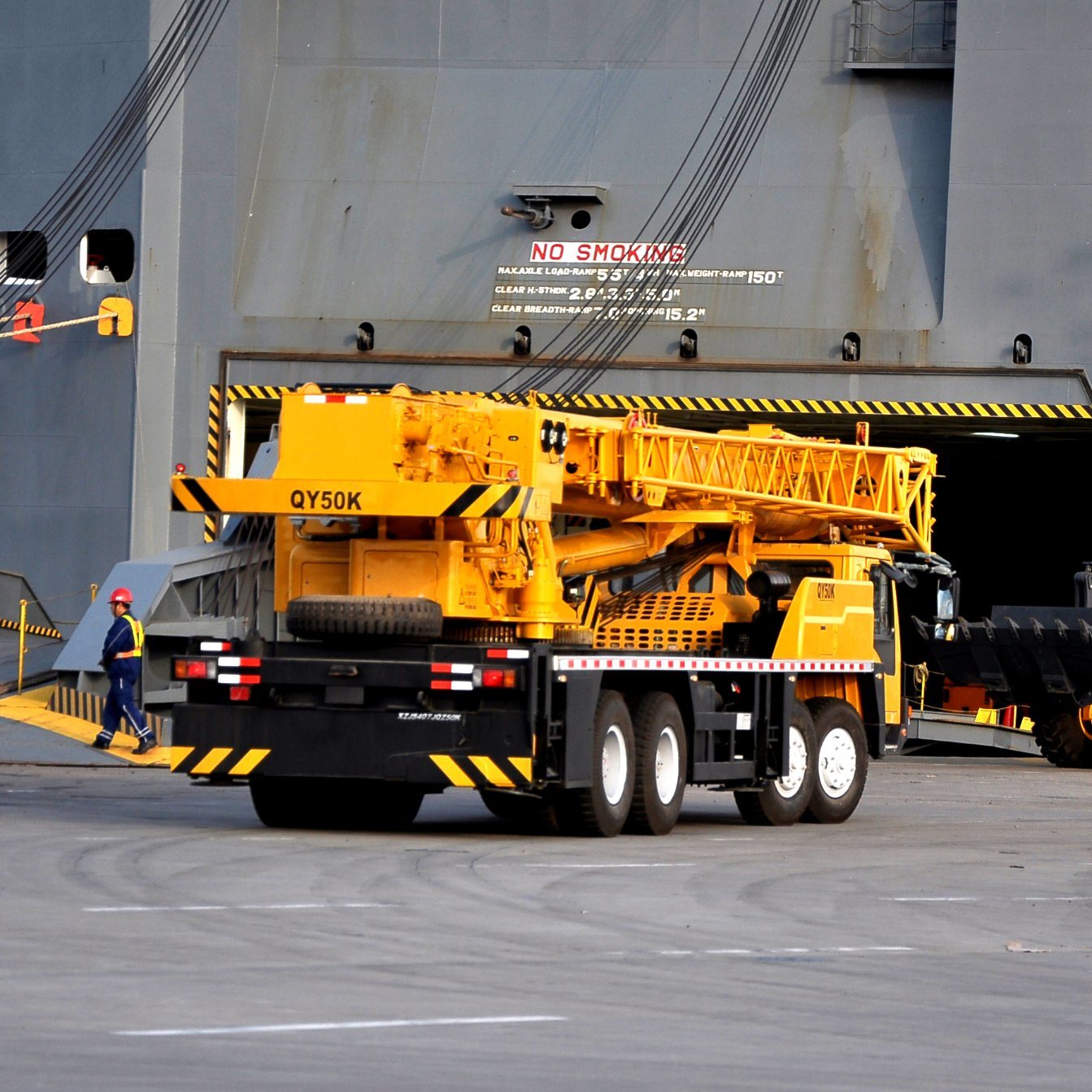 High Performance 50 Ton Mobile Grove Truck Crane Qy50K in Dubai for Sale