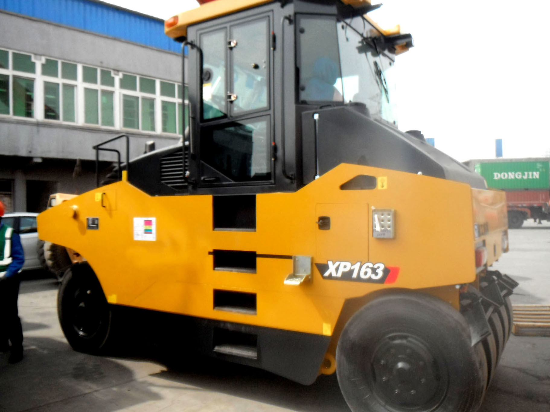 High Quality 10- 16 Ton Pneumatic Tire Road Roller XP163 for Sale