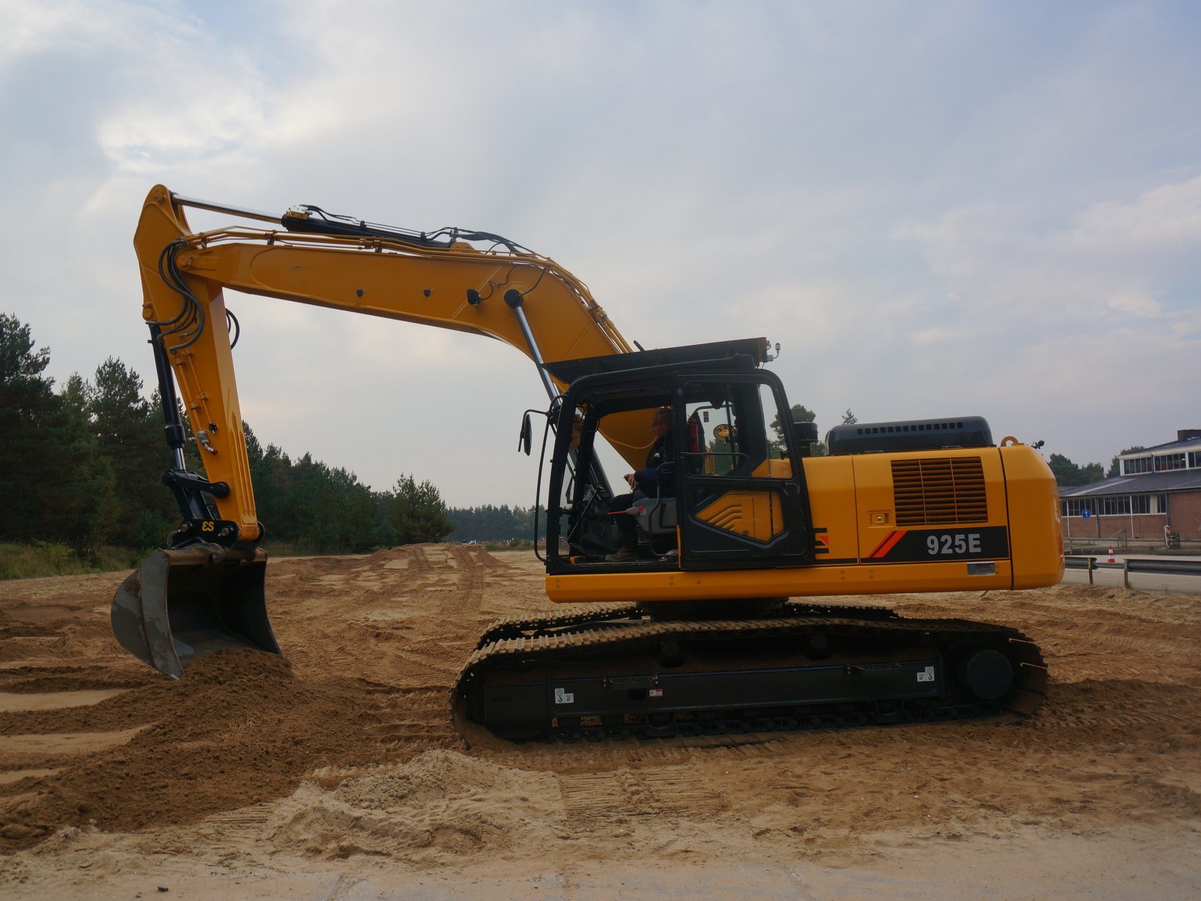 
                Escavadora hidráulica de Digger de alta qualidade de 25 toneladas Clg925e para venda
            