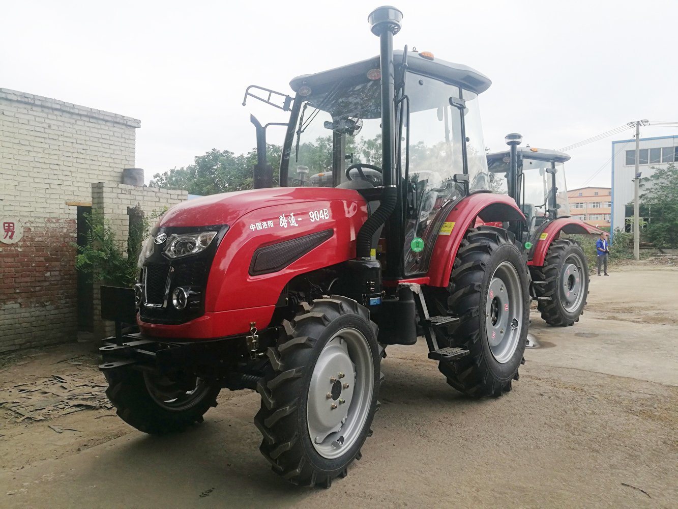 Lutong 4*4 Wheel Type Agricultural Farm Tractor Lt904b