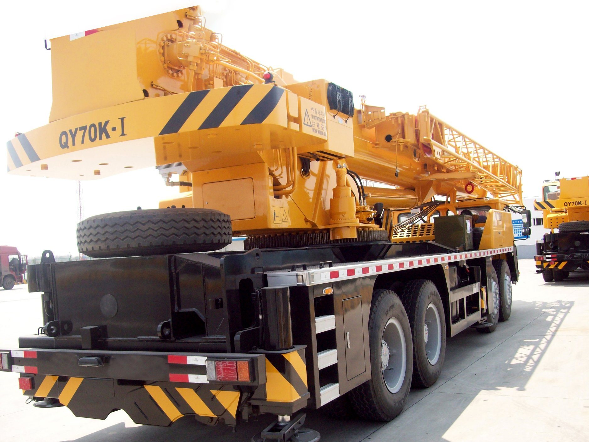 Mobile Lifting Equipment Machines Manufacturer in China 70 Ton Truck Crane Qy70kd