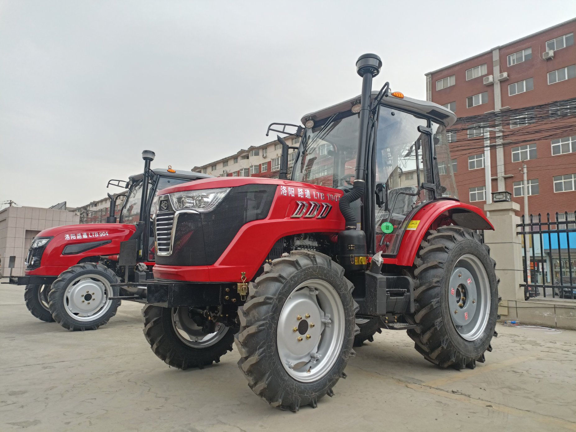 New Design 100HP Farm Tractor Lt1004 in Stock