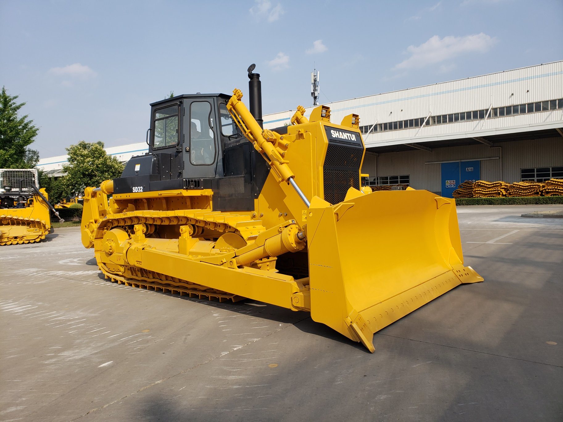 China 
                Trator de Esteiras Shantui Bulldozers DP32 320HP com bom preço
             fornecedor