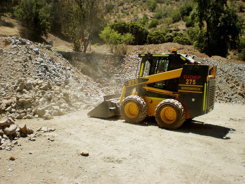 Sinomach Skid Steer Loader 275f with 1000kg Loading Capacity