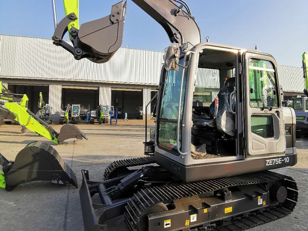 Small 7500kg Hydraulic Mini Crawler Excavator Ze75e-10 with Imported Engine for Sale