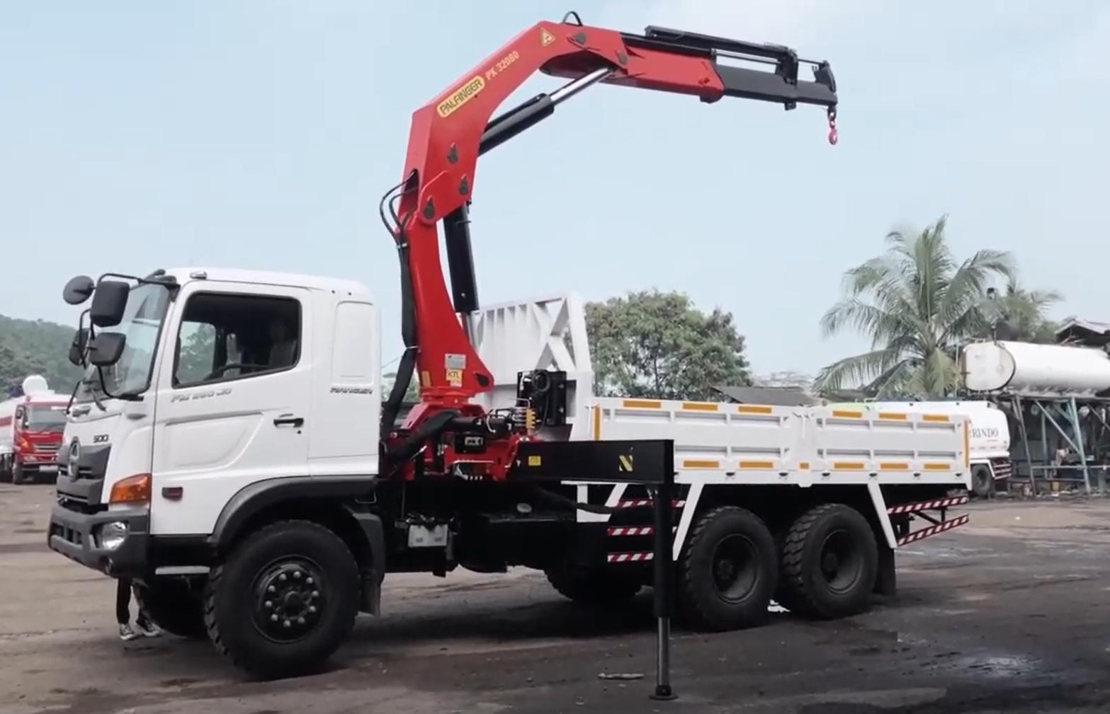 
                Spk Palfinger61502E Une grue de flèche articulée 21.5tonne grue montés sur camion
            