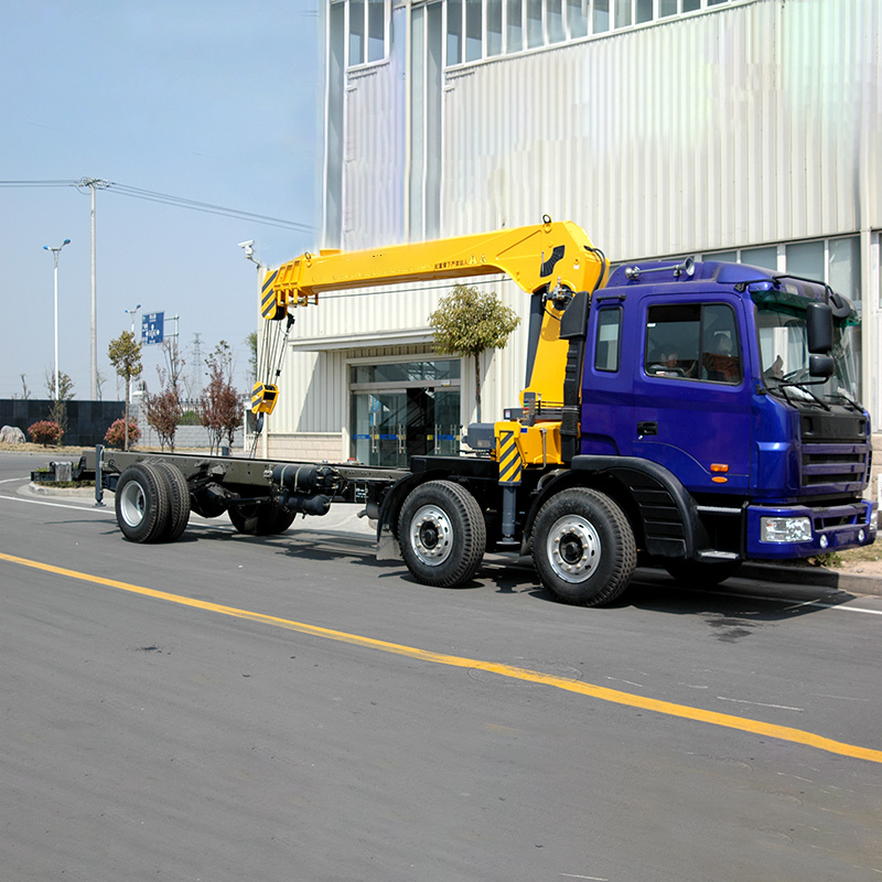 
                Sq8zk3q kraan met ingeklapte giek, op truck gemonteerd, met 8 ton
            