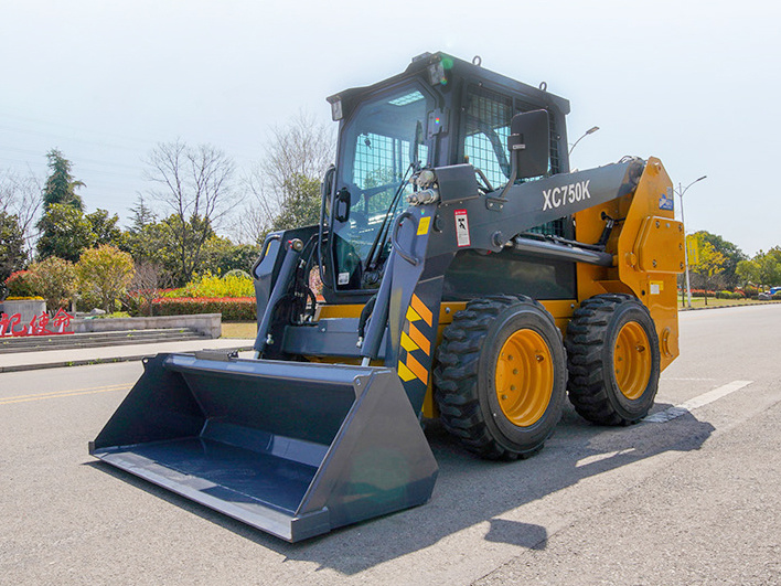Xc750K Mini Skid Steer Loader with Hammer Attachments for Sale