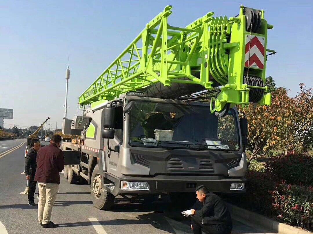 Ztc800V with 80 Ton Lifting Capacitytruck Crane for Sale