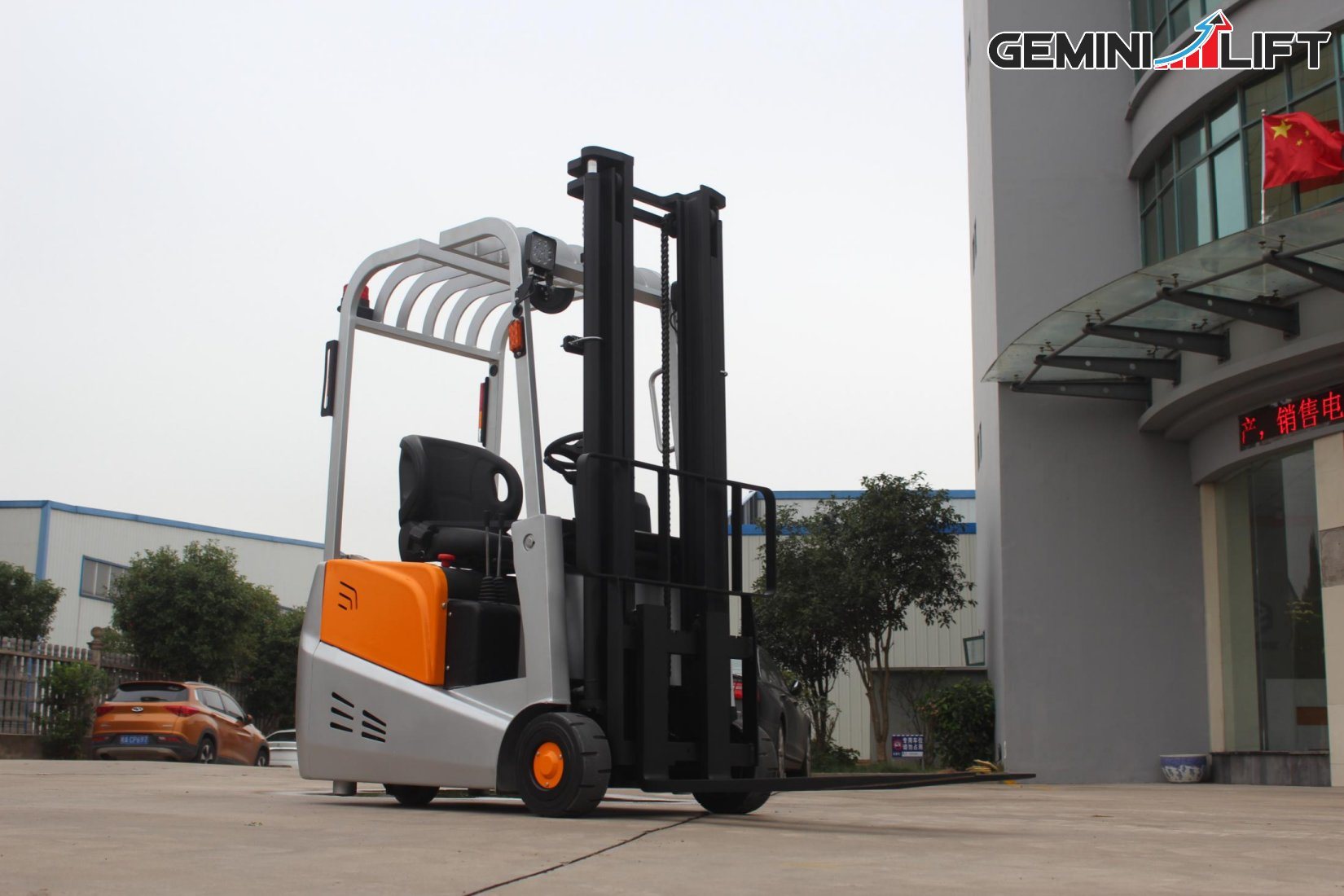 Full Electric Forklift in Warehouse with Crane