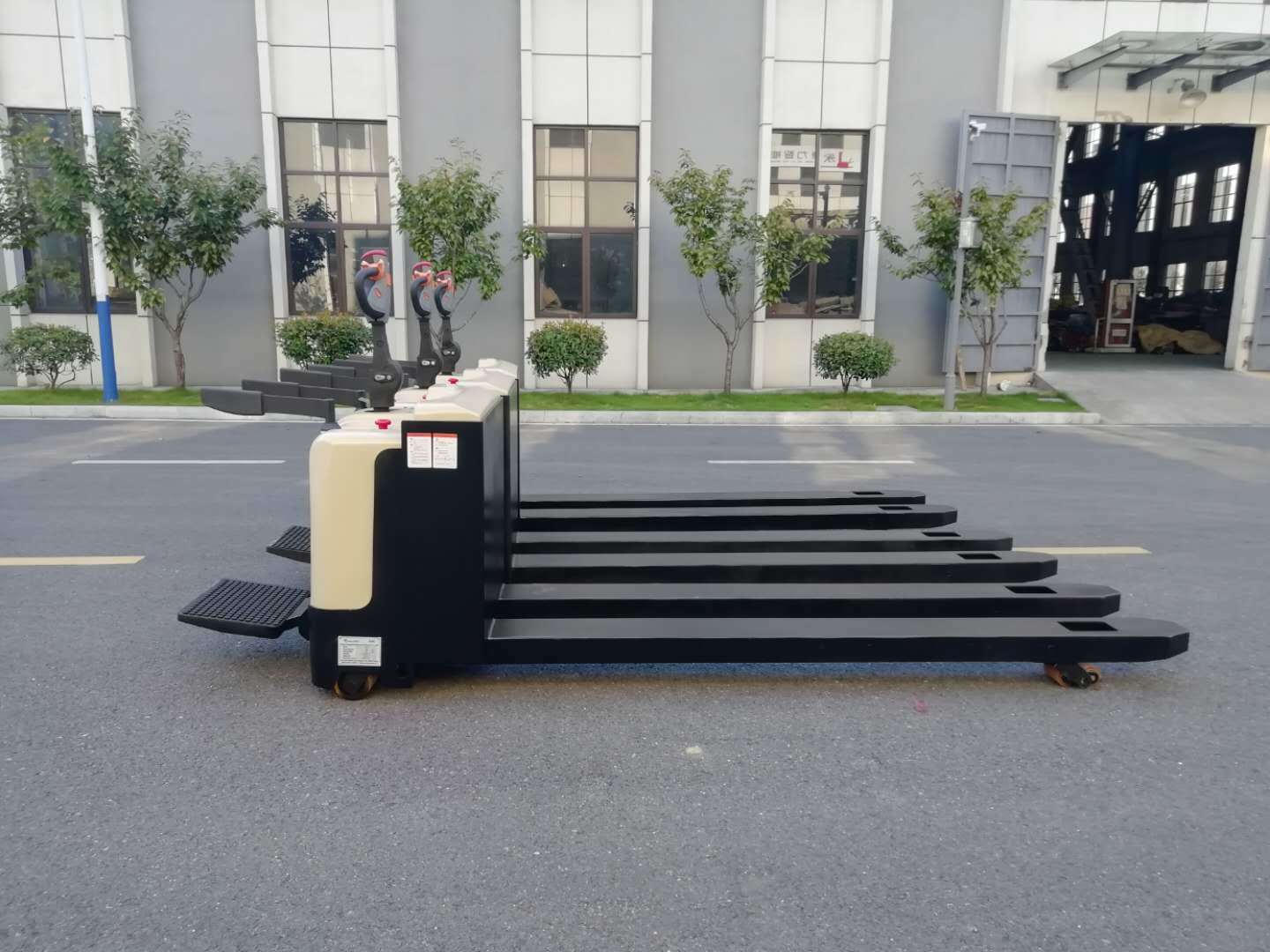 
                1 tonnellata 2 tonnellata 3 tonnellata di sollevatore elettrico pallet elevatore a forche Carrello elevatore a forche a mano Auto-guidato
            