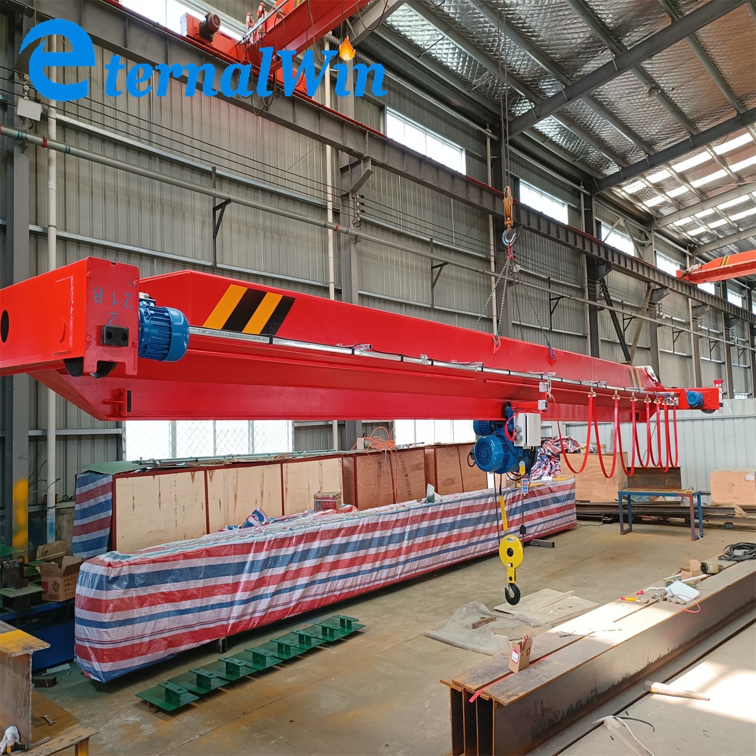 Chine 
                Atelier de 10 tonnes poutre électrique unique pont roulant avec palan électrique
             fournisseur