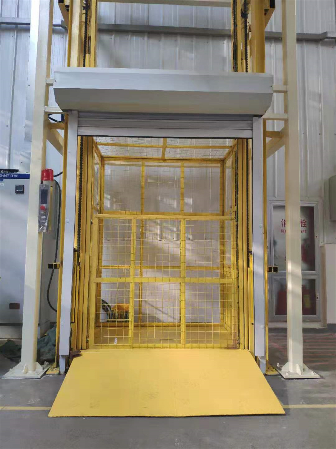 
                Capacité de levage de 10 tonnes, homologué ce, rail de guidage de matériel, levage de cargaison Plate-forme Equipement Crago-Lift Villa ascenseur hydraulique
            