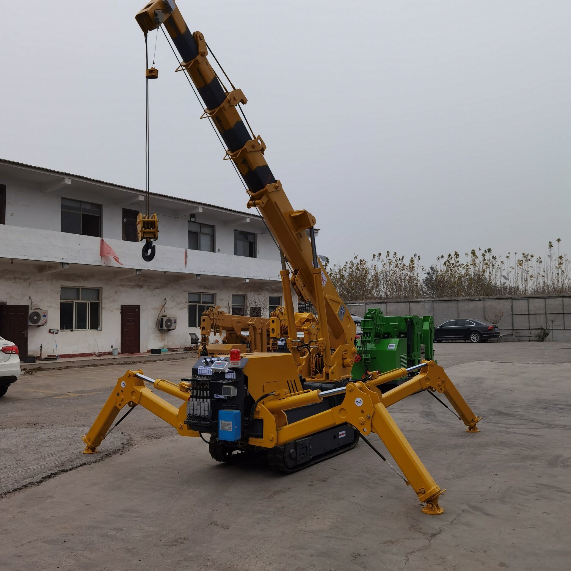 5 Ton 5 Sections Spider Crawler Crane with Extended Jib and Hanging Basket