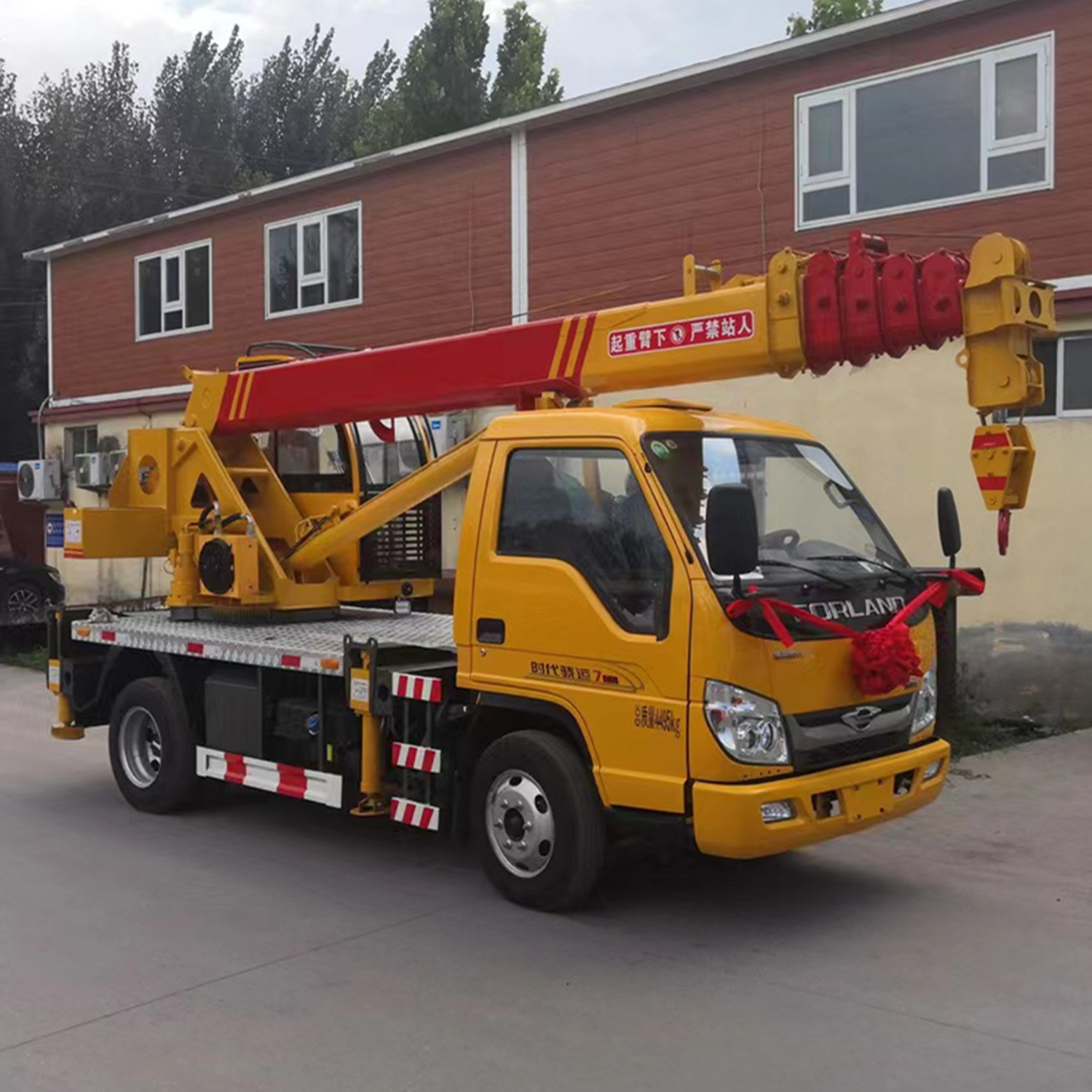 China Mobile Rough Terrain Crane/ Hydraulic Truck Crane/ Truck Mounted Crane 5 Ton – 30 Ton