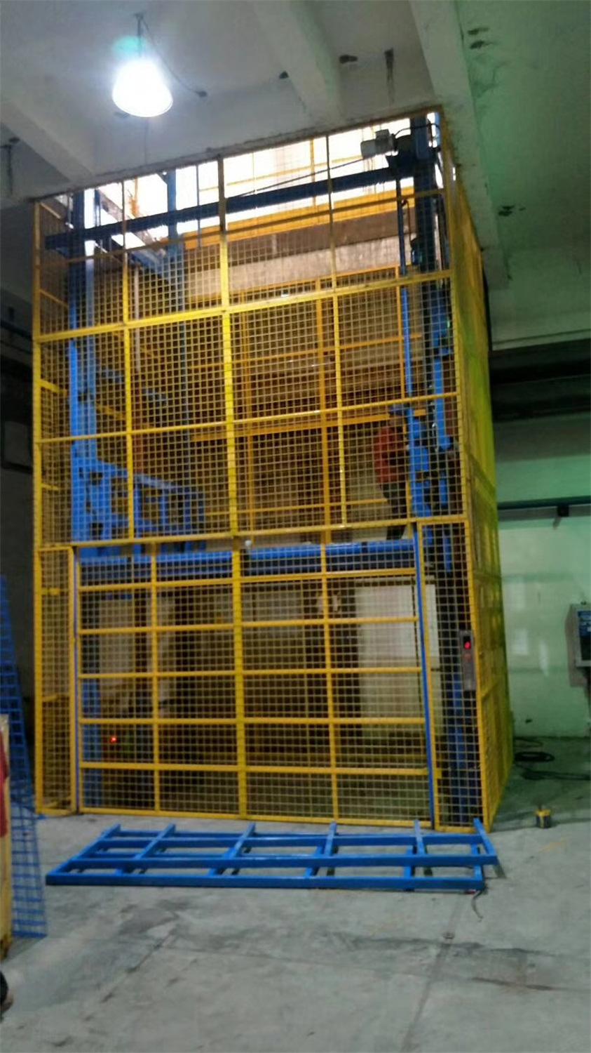 Customized Cargo Lifting Elevator for Indoor and Outdoor Material Transportation Lifting Platform