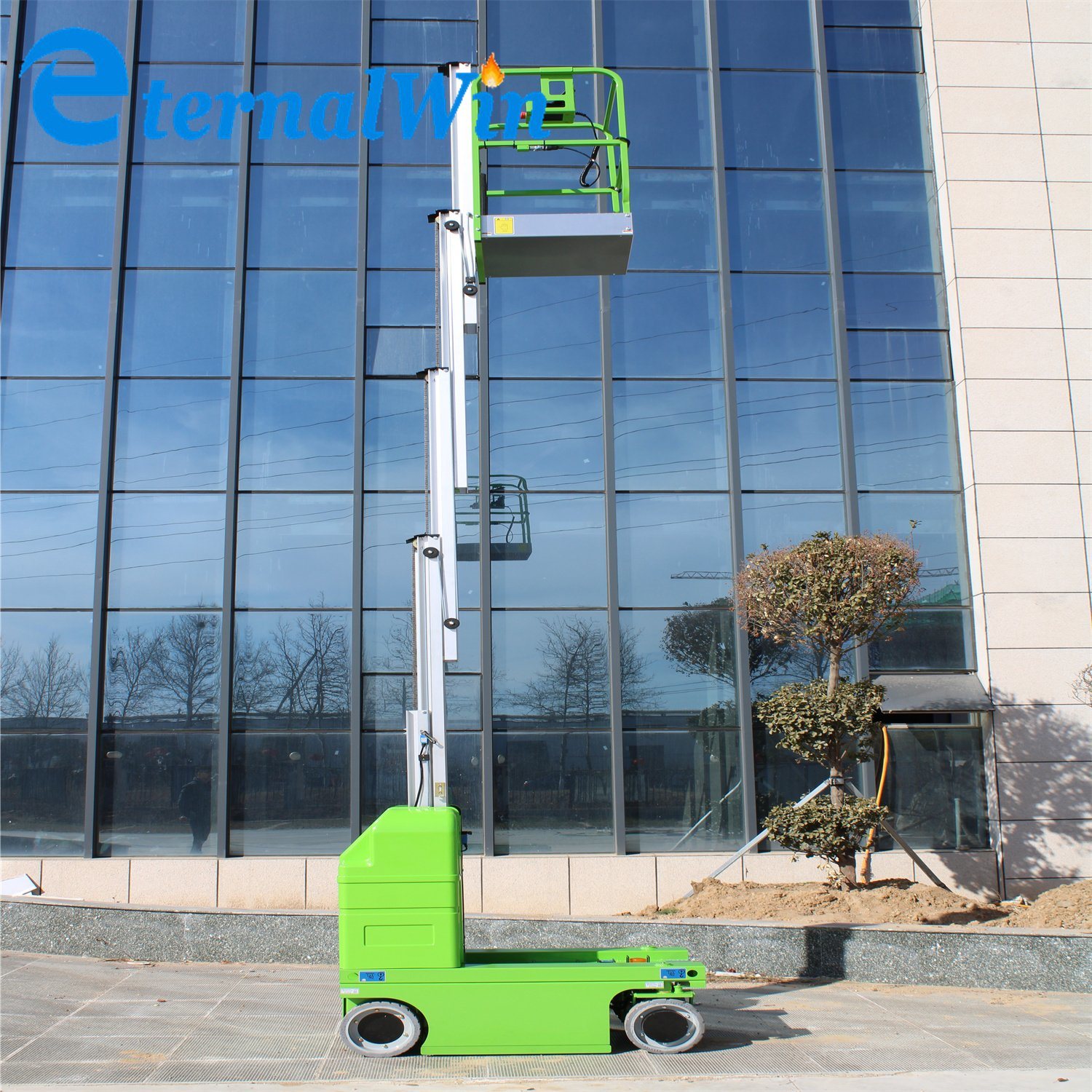 Electric Control Telescopic Portable Lifter Tiltable Mast Lift Straight Mast Personal Man Lift Platform