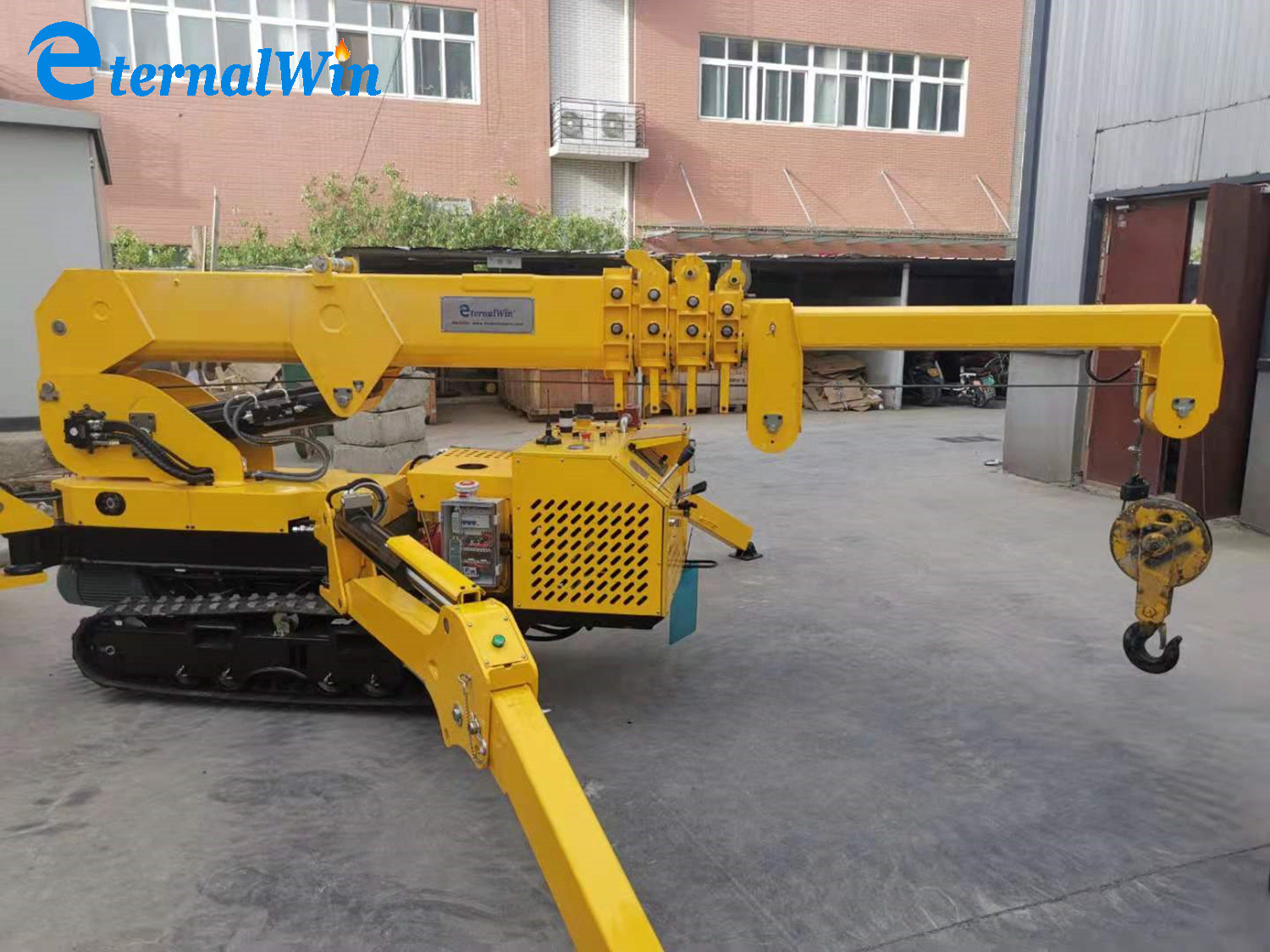 Engineer on Site Operation Test of The Crawler Crane with Remote Control